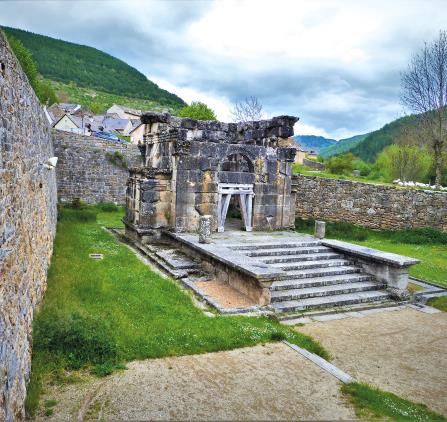 Mausolée romain de Lanuéjols