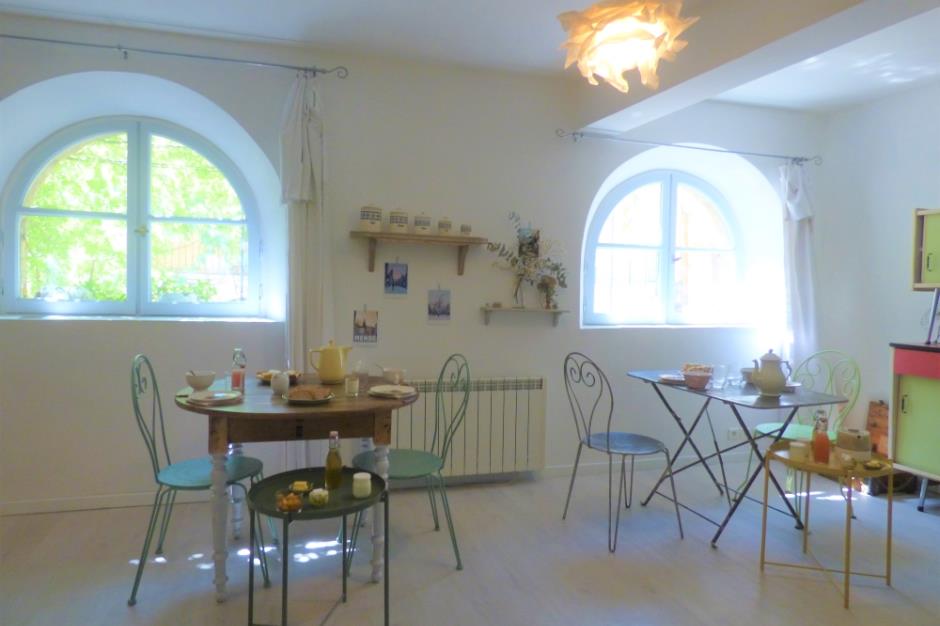 petits déjeuners fenêtres chambres d hotes location occitanie 
