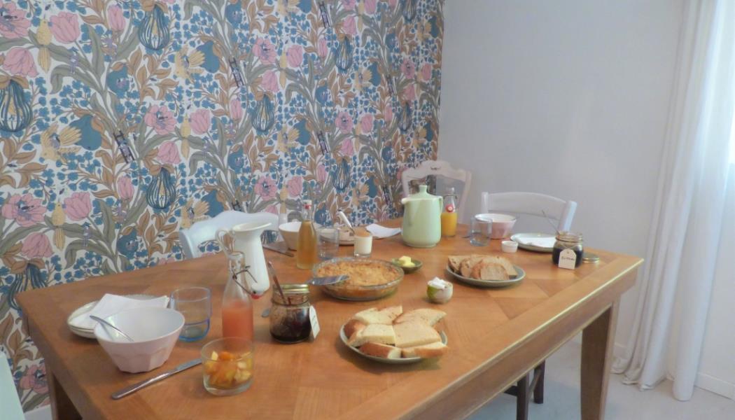 petits déjeuners table papier peint location gorges du tarn occitanie