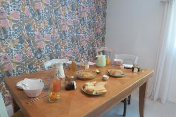 petits déjeuners table papier peint location gorges du tarn occitanie