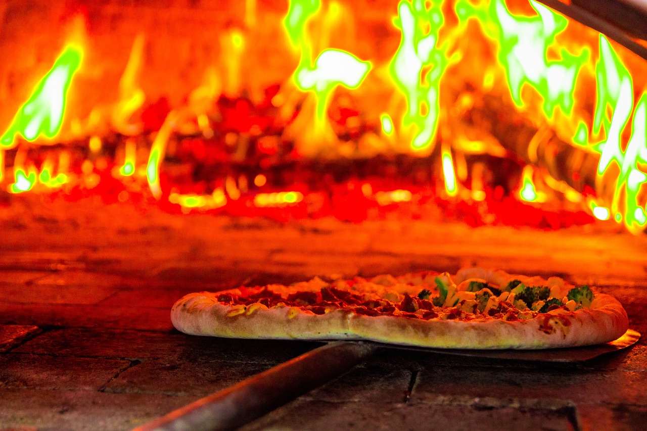 VIDE-GRENIERS ET PIZZAS CUITES AU FEU DE BOIS