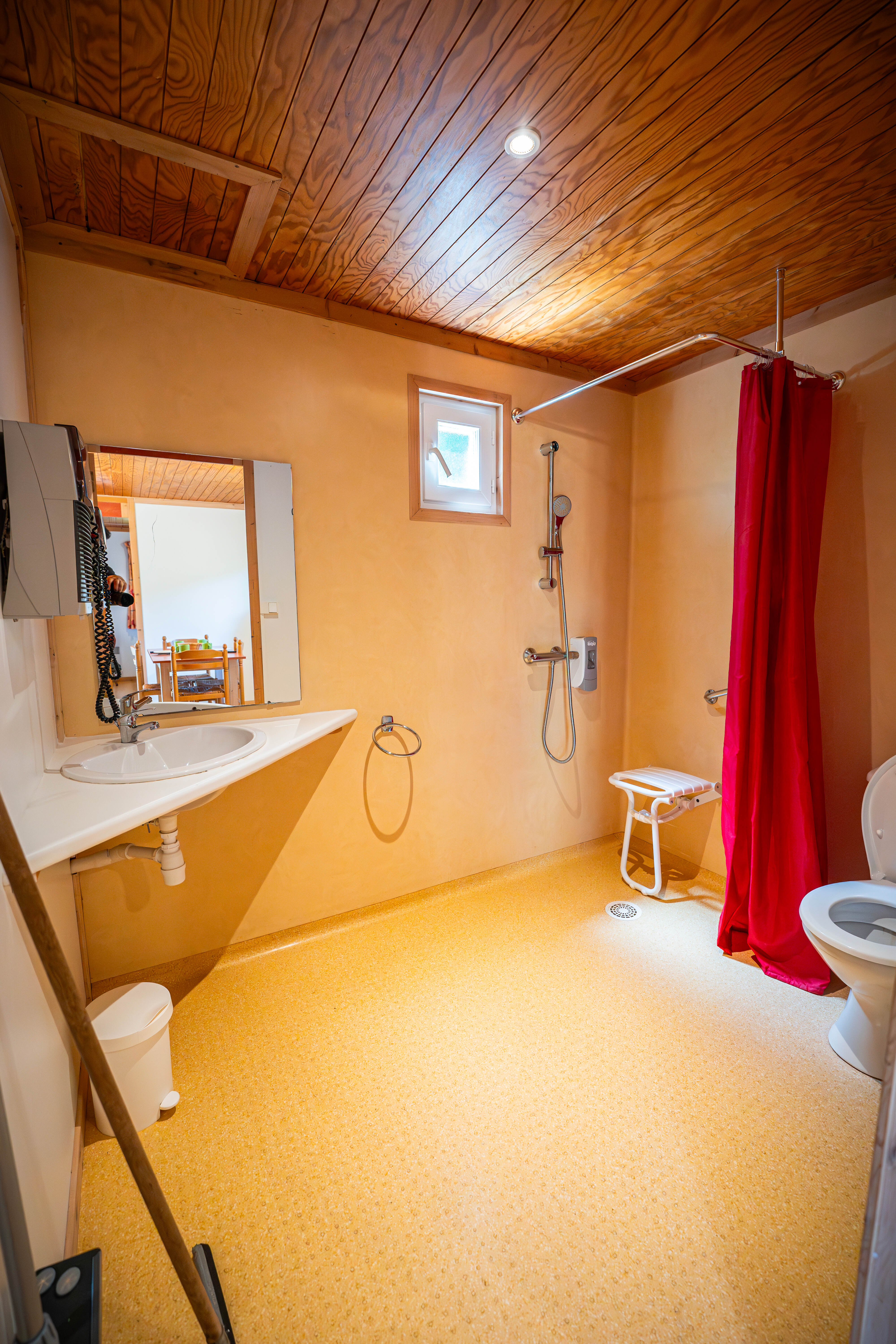CHALET FLOWER CAMPING DU GÉVAUDAN - 4 PERSONNES PMR, Marvejols - photo 5