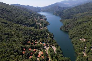 village de chalets des chataigniers du lac cevennes (38)