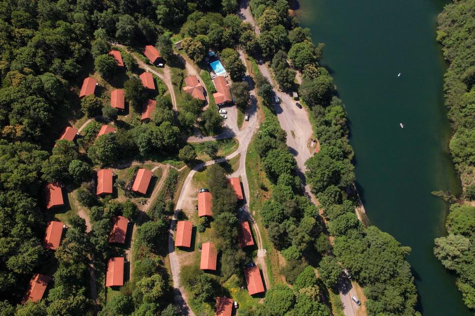 village de chalets des chataigniers du lac cevennes (40) 