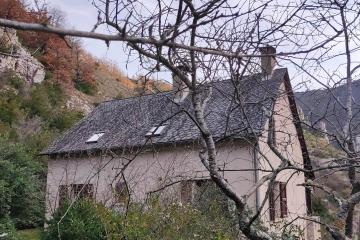 vue de la maison depuis le jardin (1)